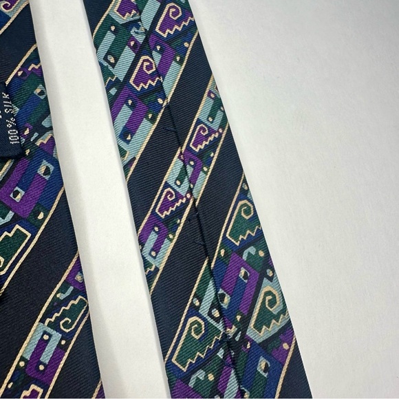 Museum of Fine Arts Boston Silk Jazzy Geometric 3.25” Classic Tie - Picture 6 of 7